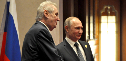 Miloš Zeman (vlevo) a Vladimir Putin při nedávném setkání v Pekingu.