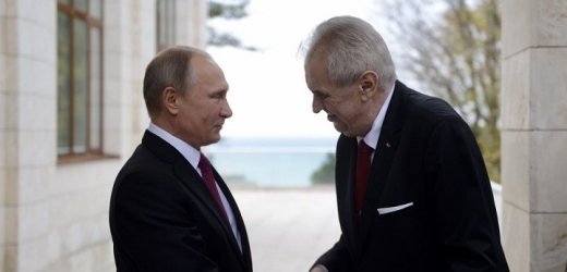 Prezident Miloš Zeman (vpravo) se v Soči setkal s prezidentem Ruské federace Vladimirem Putinem.