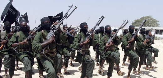 Bojovníci skupiny Šabáb v Somálsku.