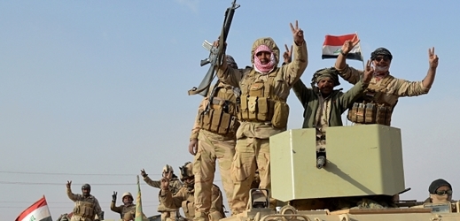 Irácká armáda se raduje z osvobození města Ráva obsazeného IS.