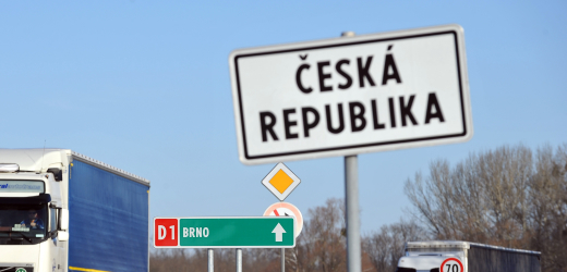 Česko-slovenský hraniční přechod Lanžhot-Brodské na Břeclavsku.