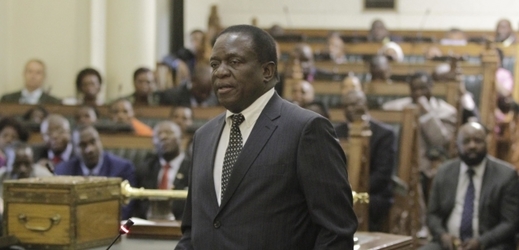 Budoucí prezident Emmerson Mnangagwa.