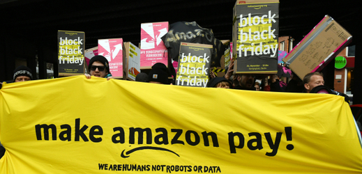 Zaměstnanci šesti distribučních center Amazonu v Německu a jednoho v Itálii v pátek vstoupili do stávky.