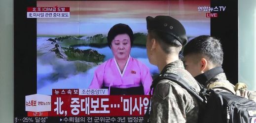 Vysílání severokorejské televizi sledují v jihokorejské metropoli Soulu.