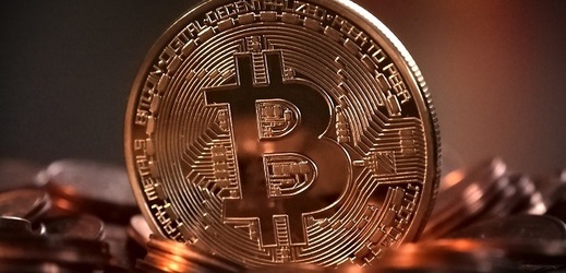 Bitcoin poprvé pokořil hranici 10 tisíc dolarů a později se vyšplhal nad 11 tisíc dolarů