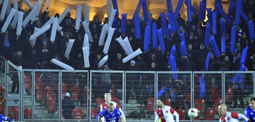 Fanoušci Baníku Ostrava při zápase se Slavií.