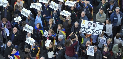 Demonstrace za propuštění Katalánské vlády v Barceloně. 