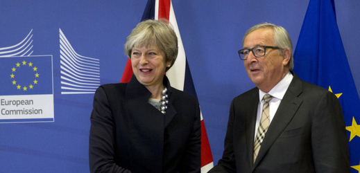 Předsedkyně britské vlády Theresa Mayová a předseda Evropské komise Jean-Claude Juncker.