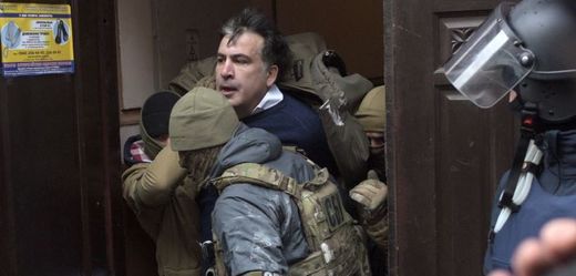 Momentka za zatýkání Michaila Saakšviliho v Kyjevě.