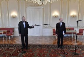 Prezident Miloš Zeman a premiér Bohuslav Sobotka při řešení vládní krize v květnu.