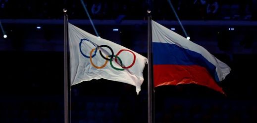 Ruští sportovci budou v Koreji závodit pod olympijskou vlajkou.
