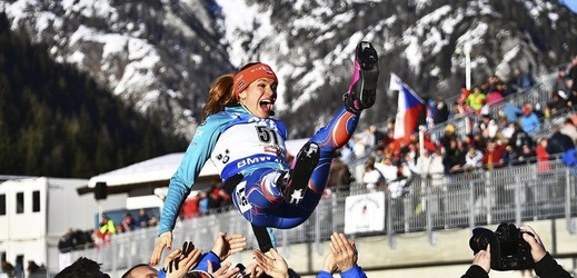 Biatlonistka Gabriela Koukalová a její radost (ilustrační foto).