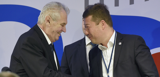 Prezident Miloš Zeman (vlevo) a předseda hnutí Tomio Okamura.