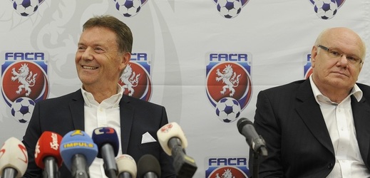 Vrchní představitelé fotbalové asociace Milan Berbr a Zdeněk Zlámal.