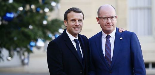Francouzský prezident Emmanuel Macron a předseda české vlády v demisi Bohuslav Sobotka v Paříži na klimatické konferenci nazvané Summit jedné planety.
