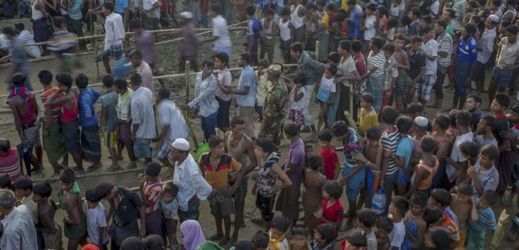 Podle Lékařů bez hranic bylo v Barmě za měsíc zabito 6700 Rohingů.