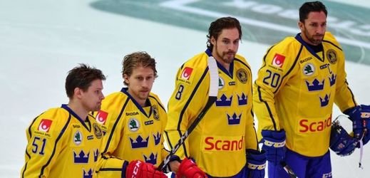 Hokejisté Švédska po porážce od Ruska na Channel One Cupu.