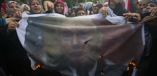 Palestinské ženy protestují proti rozhodnutí amerického prezidenta Donalda Trumpa uznat Jeruzalém za hlavní město Izraele.