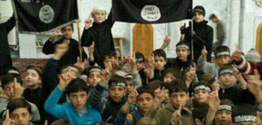 Mladí bojovníci Islámského státu.