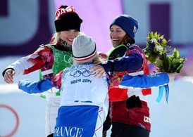 Česká snowboardistka Eva Samková a její medailová radost (ilustrační foto).