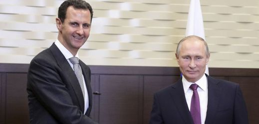 Zleva syrský prezident Bašár Asad se svým ruským protějškem Vladimirem Putinem.