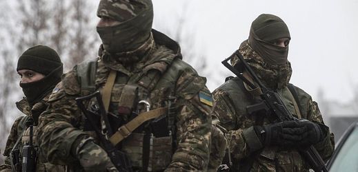 Ukrajinští vojáci nedaleko města Avdijivka.
