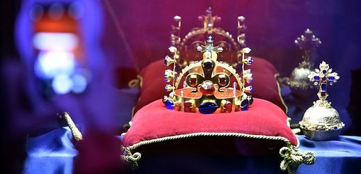 Korunovační klenoty jsou vystavovány pouze při výjimečných příležitostech. Naposledy se tak stalo v květnu 2016 u příležitosti 700. výročí od narození českého krále a římského císaře Karla IV.