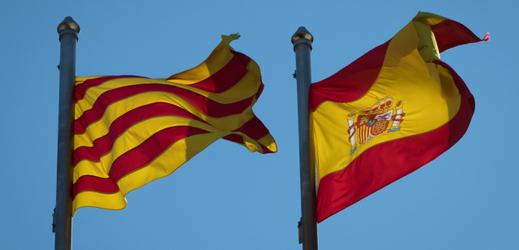 Katalánská a španělská vlajka.