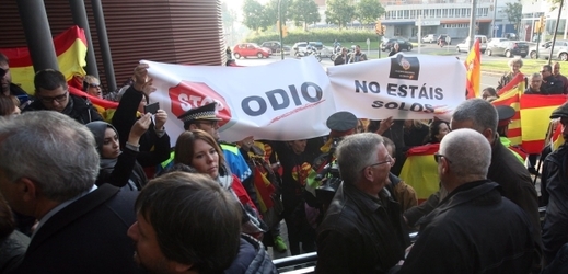 Demonstrace na podporu dvou radních z katalánského města Reus.