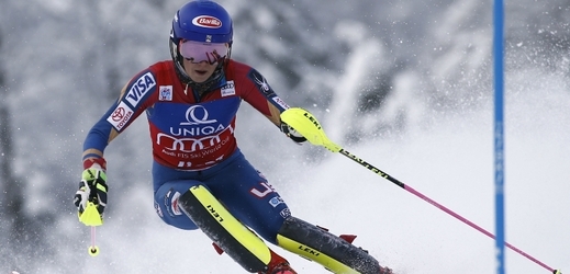 Mikaela Shiffrinová si mezi slalomovými tyčemi tradičně počíná výborně.