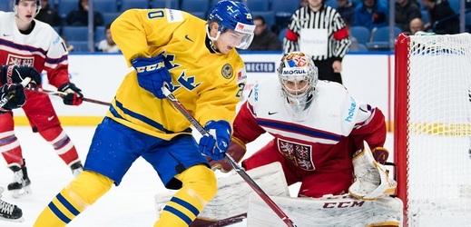 Čeští mladí hokejisté podlehli Švédsku.