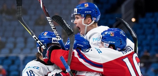 Hokejová dvacítka porazila v posledním zápase skupiny Švýcarsko.
