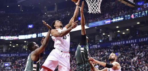 Basketbalové Toronto porazilo v dalším duelu NBA Milwaukee.
