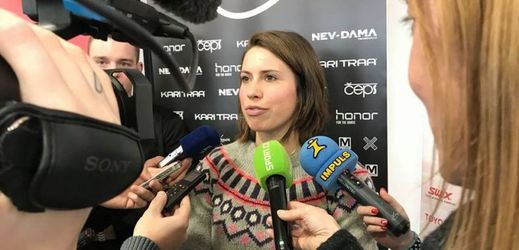 Olympijská naděje Eva Samková na tiskové konferenci.