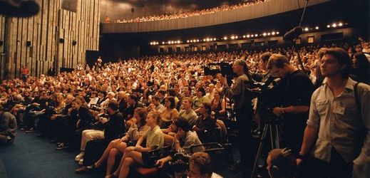 52. ročník Mezinárodního filmového festivalu v Karlových Varech přinesl městu více než 185 milionů.