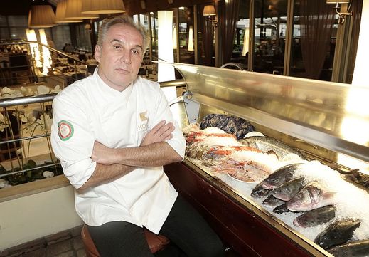 "Rybí menu je naše specialita, až pětasedmdesát procent našich pokrmů tvoří ryby," říká Jovo Savič.