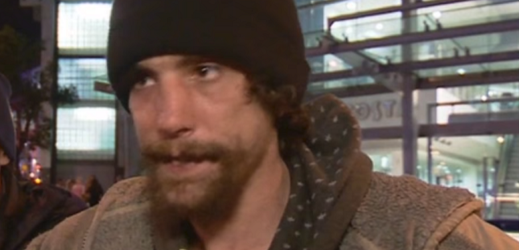 Britský bezdomovec Chris Parker.