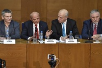Na snímku jsou prezidentští kandidáti, zleva Jiří Hynek, Michal Horáček, Pavel Fischer a Mirek Topolánek.