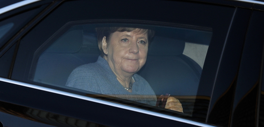 Angela Merkelová přijíždí na jednání o vládě s SPD. 