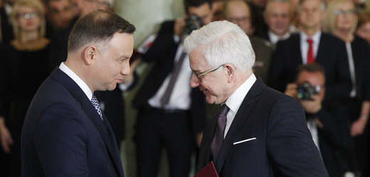 Polský prezident Andrej Duda (vlevo) a nový ministr zahraničí Jacek Czaputowicz.