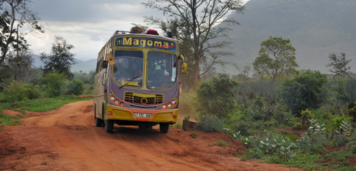 Autobus v Africe (ilustrační snímek).