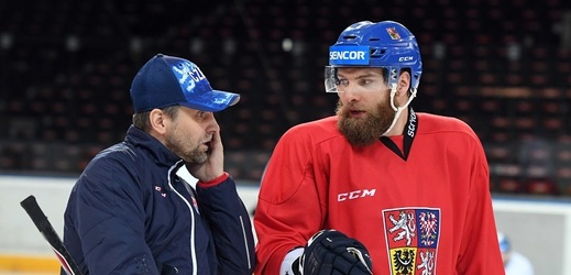 Hokejista Adam Polášek s trenérem české hokejové reprezentace Josefem Jandačem (ilustrační foto).