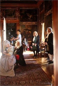 Fotografie z filmu Marie Terezie (2017), který se natáčel také na zámku ve Valticích.