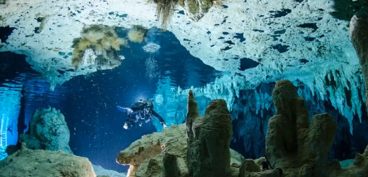 Podmořský jeskynní systém. 