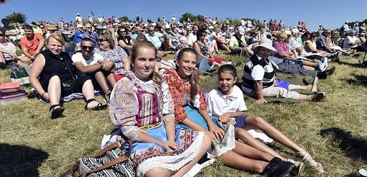 Na Velké Javořině v Bílých Karpatech se každoročně koná setkání Čechů a Slováků, aby si lidé připomněli společnou historii obou národů.