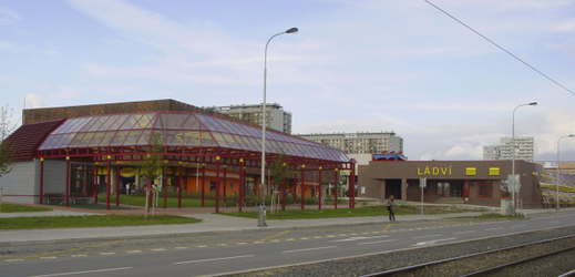 Stanice metra C Ládví (snímek z roku 2004).