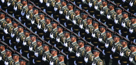 Přehlídka čínské armády v roce 2015. 