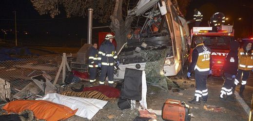 V autobusu, který havaroval v Turecku v provincii Eskişehir, cestovaly převážně rodiny s dětmi, které měly z Ankary namířeno do lyžařského střediska Uludag.