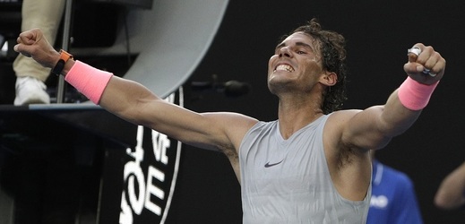 Světová tenisová jednička Rafael Nadal je ve čtvrtfinále Australian Open.