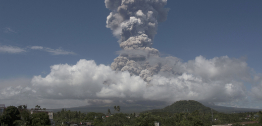 Erupce vulkánu Mayon na Filipínách.